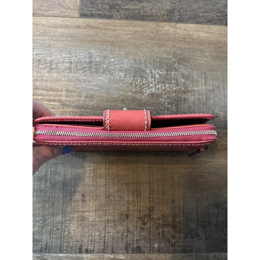 Coach Signature Embossed Pink Patent Leathre Turnlock Credit Card Long Wallet